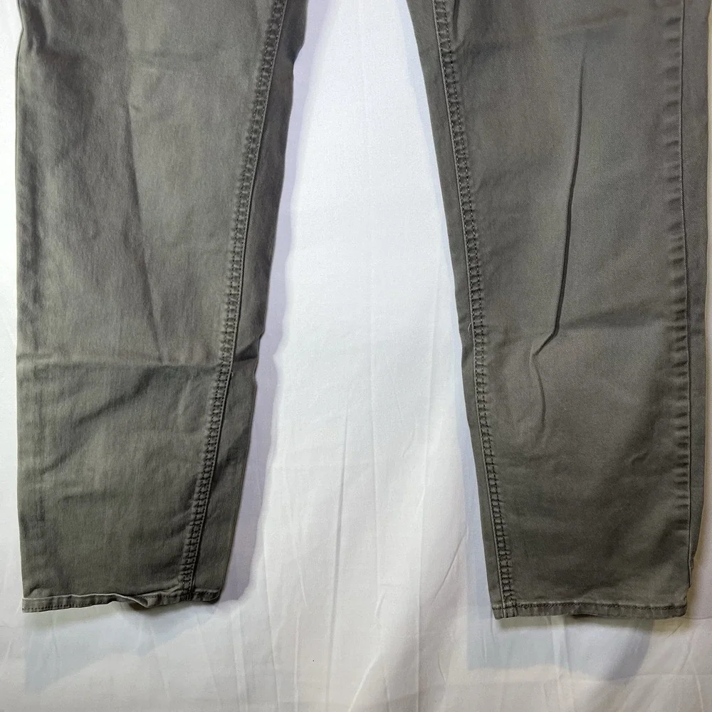 Levis‎ Pants Men's 30x32 Beige Brown Athletic Signature Mid Rise Zipper Pocket